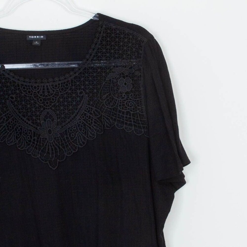 Torrid Womens Texture Jersey Crew Neck Lace Yoke Top Size 3 3X Flutter Sleeve - Picture 3 of 10